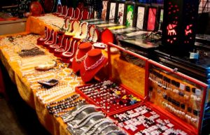thai-ukrasheniya-market