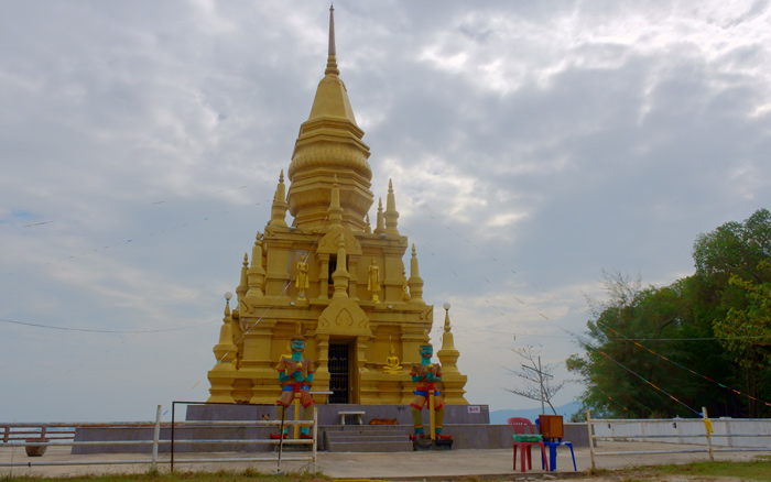 Пагода Лаем Сор (Laem Sor Pagoda) и Раттанакосин Чеди (Rattanakosin Chedi)
